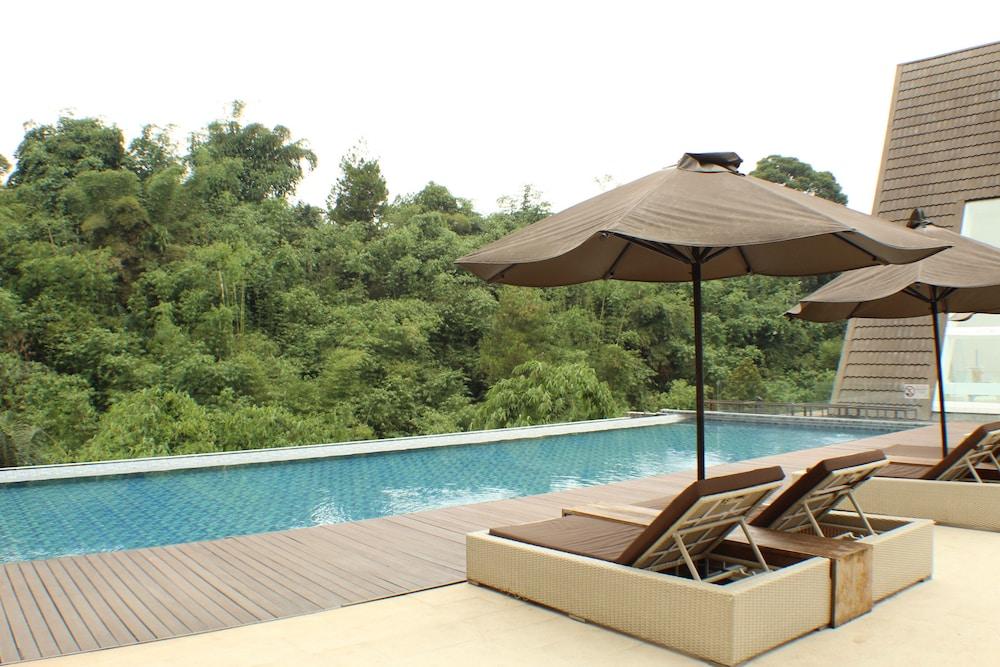 The Green Forest Resort Lembang Exterior photo