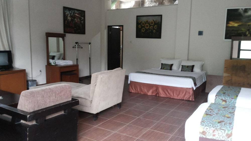 The Green Forest Resort Lembang Exterior photo