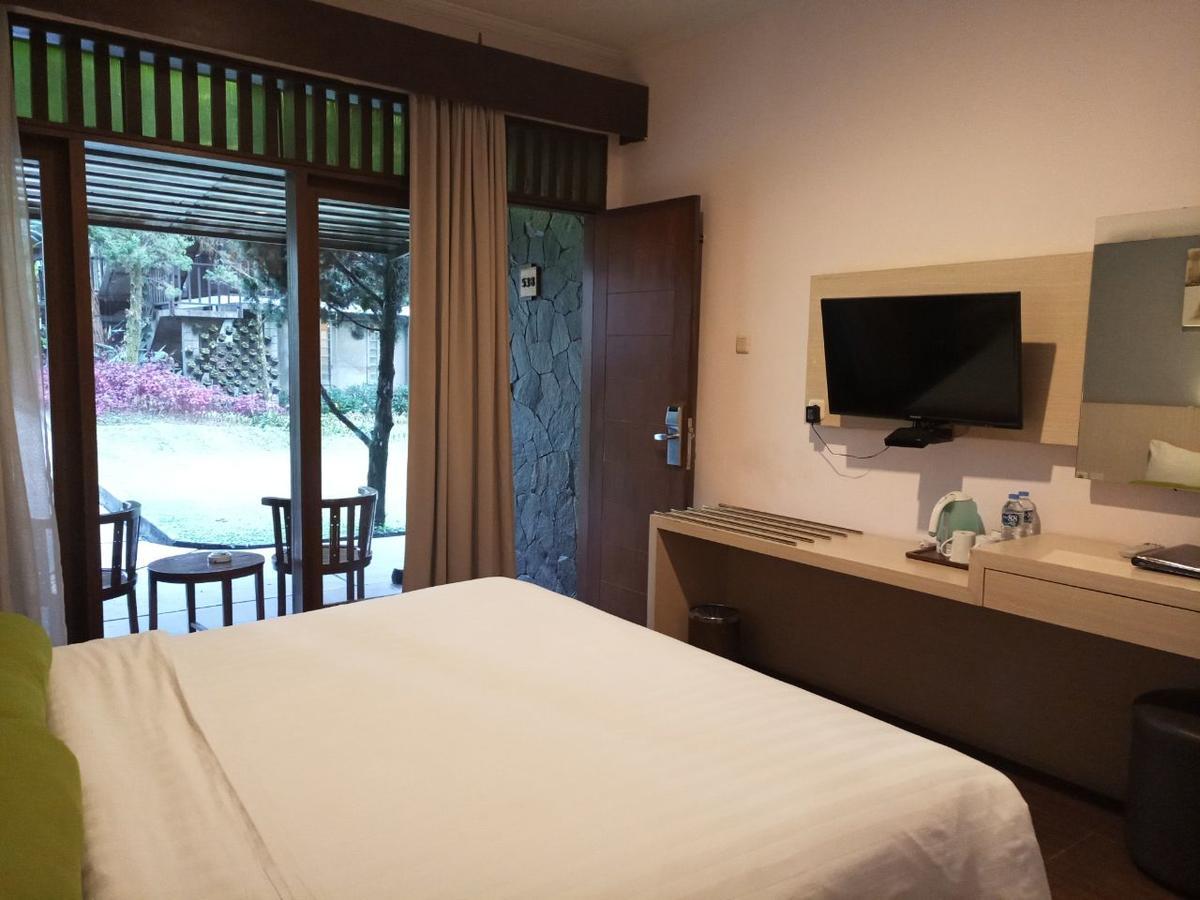 The Green Forest Resort Lembang Exterior photo