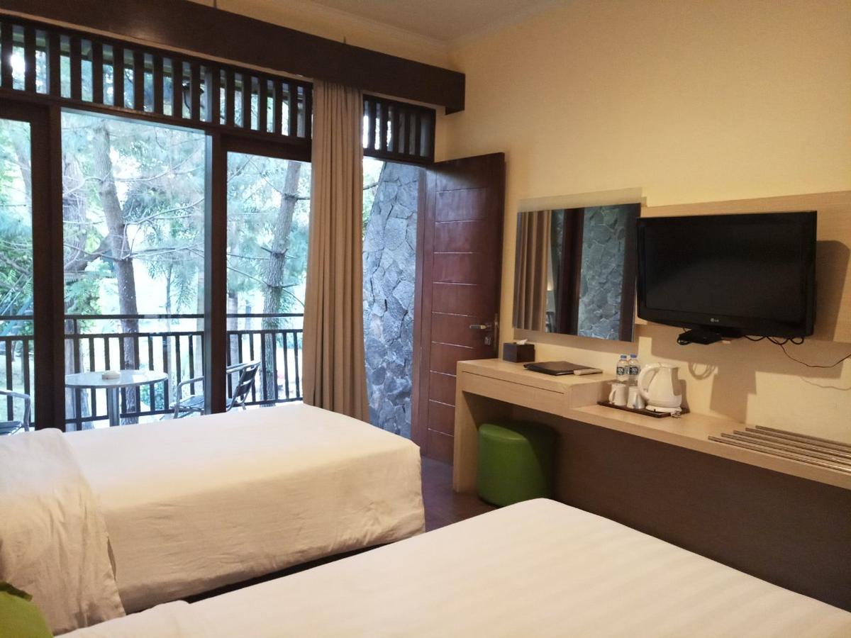 The Green Forest Resort Lembang Exterior photo